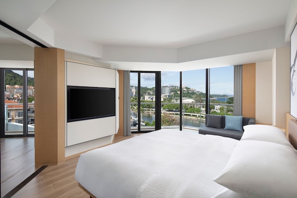 Superior Suite, 1 Bedroom, City View | In-room safe