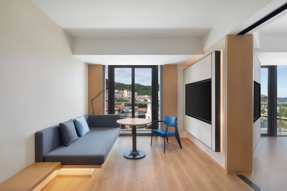 Superior Suite, 1 Bedroom, Non Smoking, City View