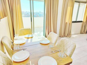 120-cm Smart TV with digital channels