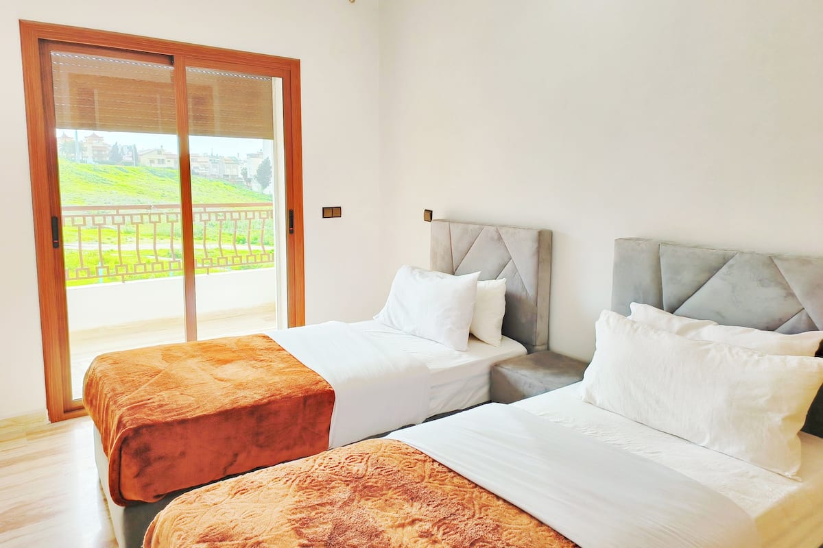 Apartment | 2 bedrooms, free cribs/infant beds, free WiFi, bed sheets