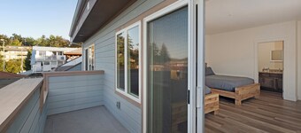 Downtown Friday Harbor! Newly Built! Shogun Room