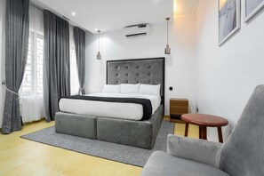 Business Room | Free WiFi - Aaron's Place (Enugu)