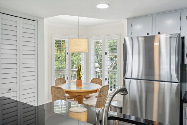 Dining - Port O Call G202: 1  BR, 1  BA Condominium in Isle of Palms, Sleeps 4 (Isle of Palms)