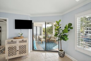 Interior - Port O Call G202: 1  BR, 1  BA Condominium in Isle of Palms, Sleeps 4 (Isle of Palms)