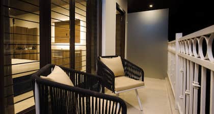 Oakwood Forest Retreat