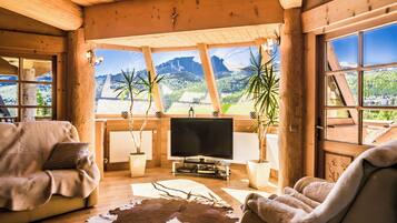 Exclusive Villa | 5 bedrooms, iron/ironing board, free WiFi