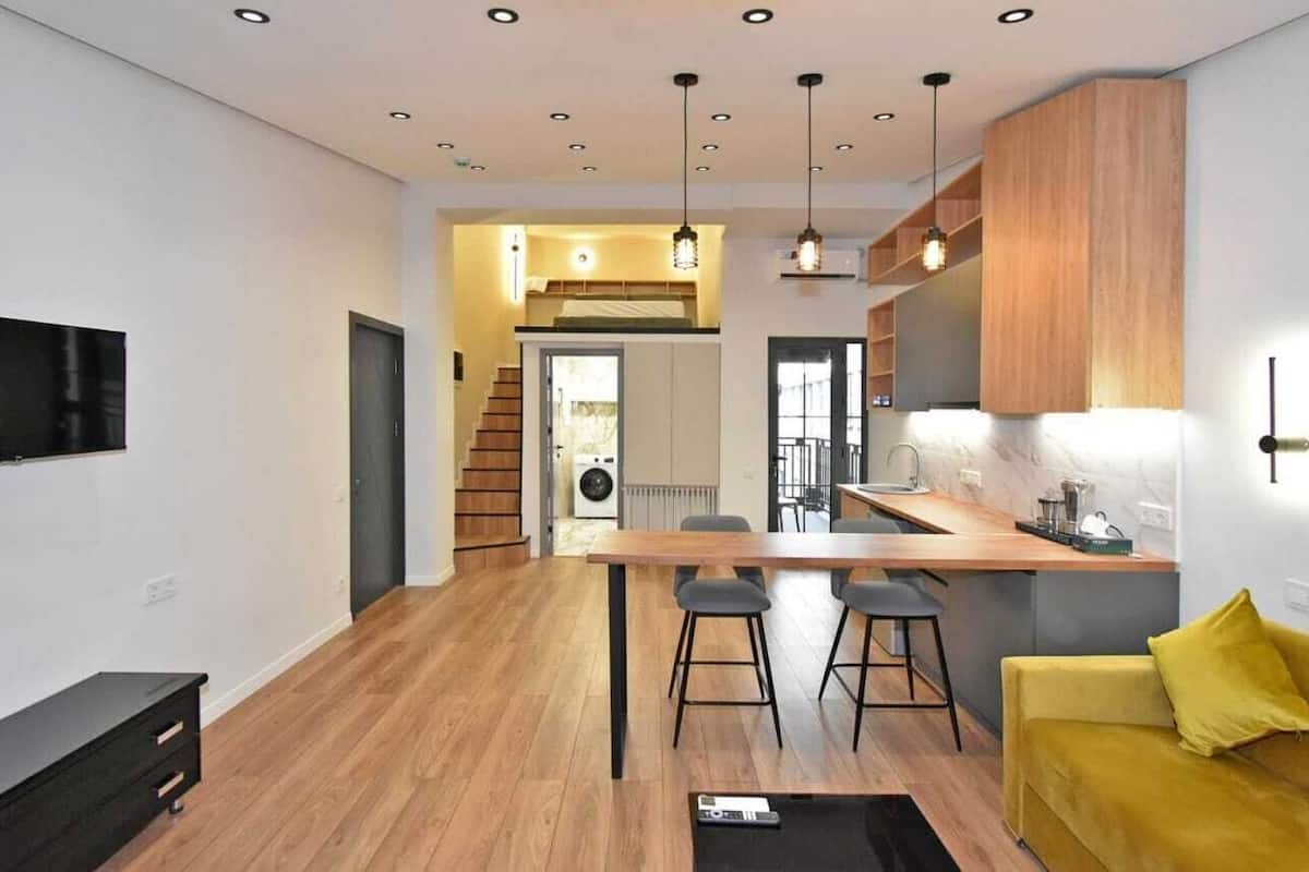 Luxury Room, Kitchenette, City View | Private kitchen | Mini-fridge, oven, stovetop, cookware/dishes/utensils