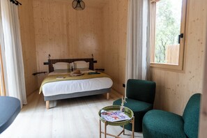 Premium bedding, Select Comfort beds, blackout curtains, soundproofing - Ecolodge Residence Sophia (Bonifacio)