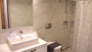 Bathroom - Casa di Pino in Paradisi Square Near Airport (Rhodes)