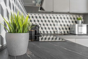 Apartamento conforto | Cozinha privada | Geladeira, micro-ondas, fogão, cooktop