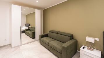 Royal Room | Frette Italian sheets, premium bedding, memory-foam beds, minibar