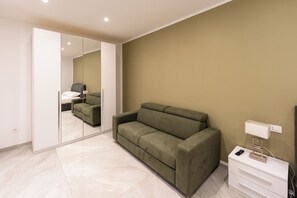 Royal Room | Frette Italian sheets, premium bedding, memory-foam beds, minibar - SUITES GAUDIOSO NAPOLI CENTER (Naples)