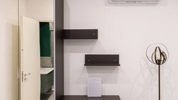 Deluxe Room, 1 King Bed, Private Bathroom | Frette Italian sheets, premium bedding, memory-foam beds, minibar