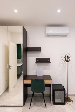 Deluxe Room, 1 King Bed, Private Bathroom | Frette Italian sheets, premium bedding, memory-foam beds, minibar - SUITES GAUDIOSO NAPOLI CENTER (Naples)