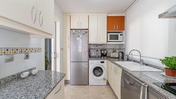 Vila | Dapur pribadi | Lemari es, microwave, oven, dan kompor