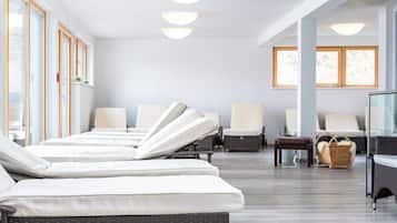 Sauna, steam room, 2 treatment rooms, massages