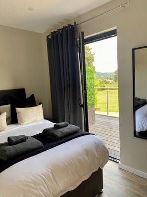 2 عدّة غرف نوم ومكواة/لوح كي وواي فاي مجانًا وملاءات أسرّة