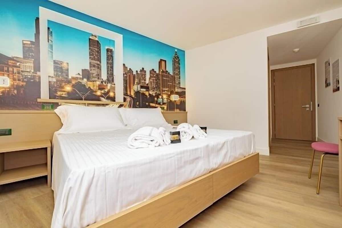 Coffres-forts dans les chambres, décoration personnalisée, bureau