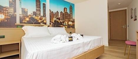 In-room safe, individually decorated, desk, soundproofing