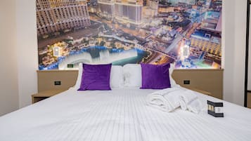 Basic Double Room, Non Smoking | In-room safe, individually decorated, desk, soundproofing