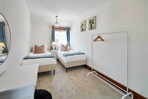 3 bedrooms, desk, iron/ironing board, WiFi