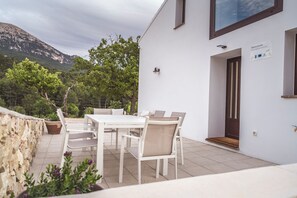 Outdoor dining - Cortijo La Paloma (AN)