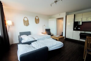 1 bedroom, desk, soundproofing, free WiFi - Apartments am Südkanal (Hamburg)