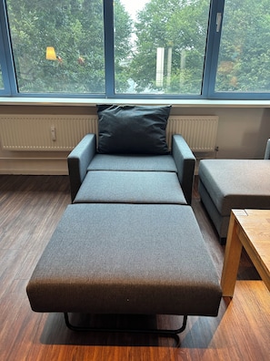 Apartament | Sala d'estar | Televisor de 50 polzades amb canals per cable