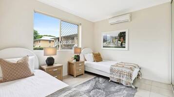 2 bedrooms, iron/ironing board, WiFi, bed sheets