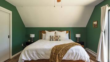 3 bedrooms, desk, iron/ironing board, WiFi