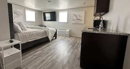 Stay in a Converted Church private bathroom king bed 70â TV Wi-Fi keyless entry