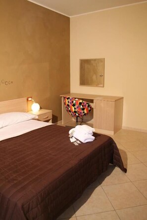 Desk, laptop workspace, soundproofing, free WiFi - Bed Breakfast Panorama  (Castelluccio dei Sauri)