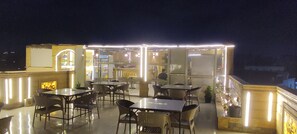 Outdoor dining - Pyramids Kingdom (Giza)