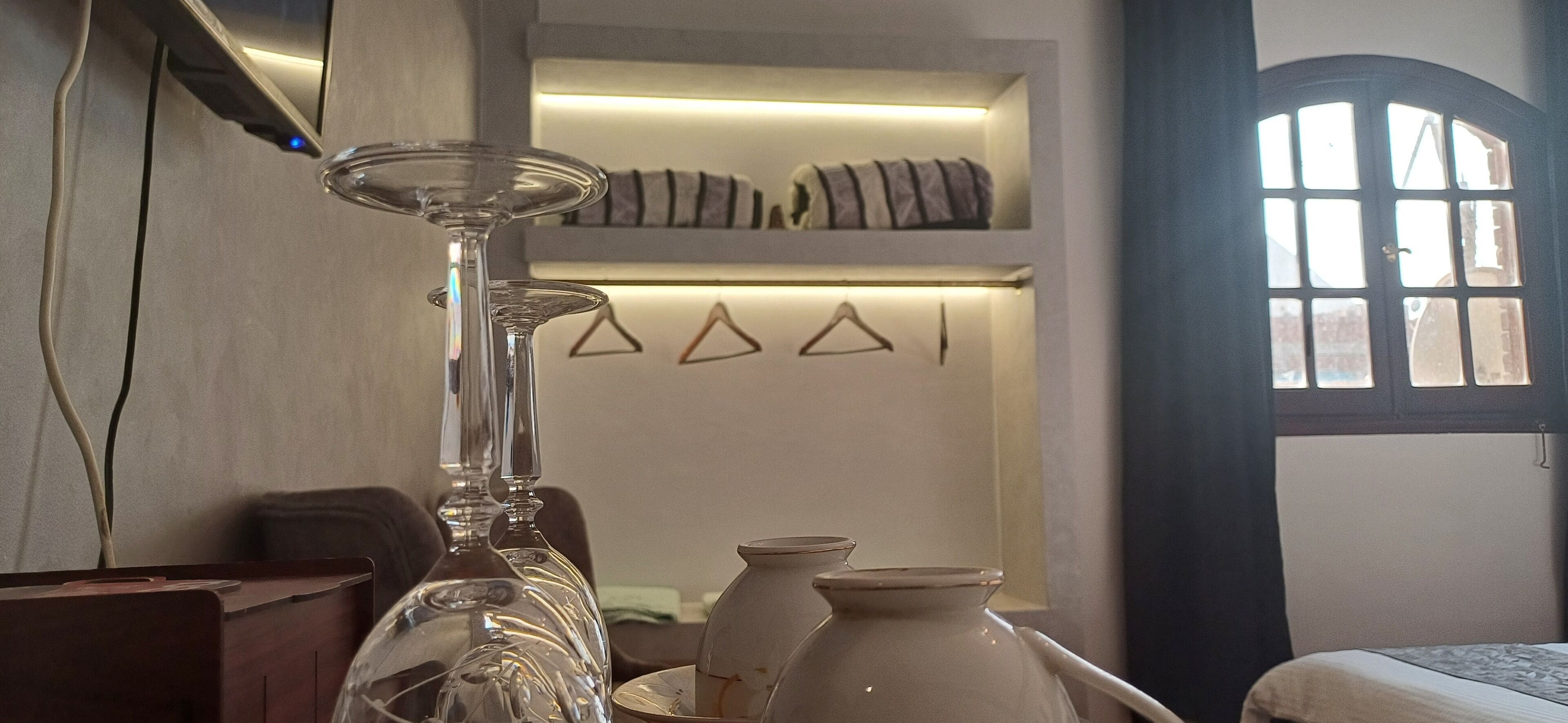 Sábanas de algodón egipcio, ropa de cama de alta calidad y minibar 