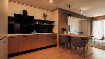 Business Apartment, Balcony, Garden View | Private kitchen | Electric kettle, toaster