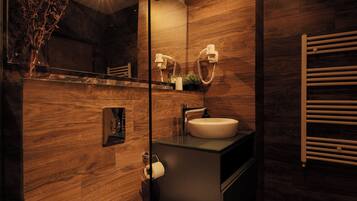 Departamento empresarial, balcón, vista al jardín | Baño | Pantuflas