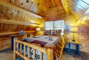 3 bedrooms, free WiFi, bed sheets - *Lake/Mtn View*Hot Tub*Firepace*Game Room* (Greenville)