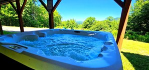 Outdoor spa tub - *Lake/Mtn View*Hot Tub*Firepace*Game Room* (Greenville)