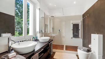 Family Villa, 4 Bedrooms, Balcony, Mountainside (Il Gioiellino Pool and Sauna) | Bathroom