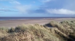 Cabin | Beach - Unplugged Caravan Retreat Near the Sea (Mablethorpe)