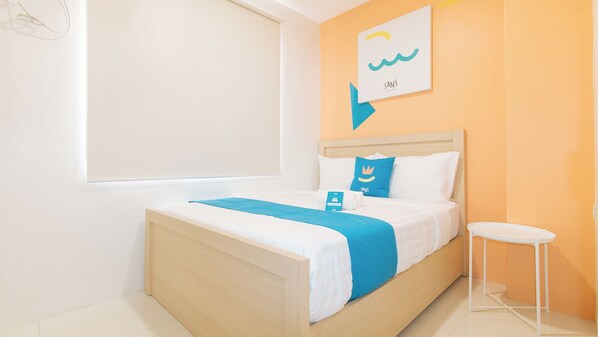 Family Room | Desk, free WiFi - Sans Hotel at One JD Makati by RedDoorz (Makati)