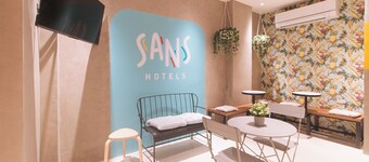 Sans Hotel at One JD Makati by RedDoorz