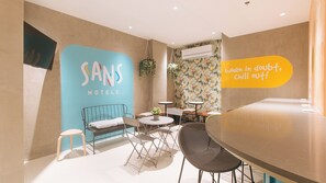 Living area - Sans Hotel at One JD Makati by RedDoorz (Makati)