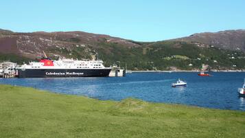 House | 4 bedrooms, iron/ironing board, free WiFi, bed sheets