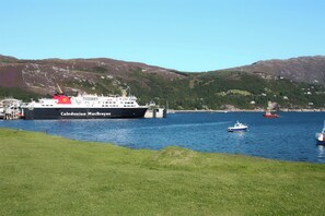 4 bedrooms, iron/ironing board, free WiFi, bed sheets - Kildonan House Village Centre Sleep 8 With hot tub (Ullapool)