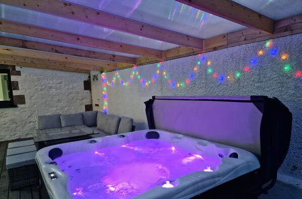 Property grounds - Kildonan House Village Centre Sleep 8 With hot tub (Ullapool)