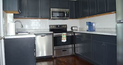 Charming 3-bedroom house with WiFi and AC in lovely Lake Geneva