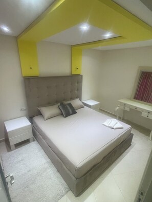 3 chambres, coffres-forts dans les chambres, fer et planche à repasser