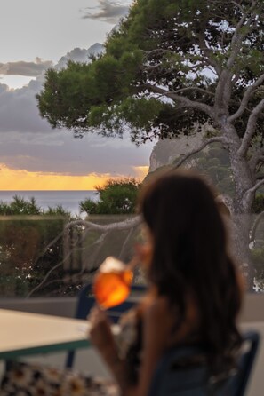 Bar en bord de piscine