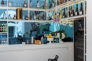 Bar en bord de piscine